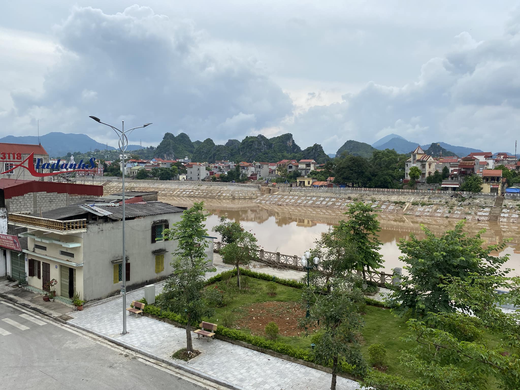 Tranh chấp về Đổi nhà ở xác lập trước ngày 01/07/1991 có người Việt Nam định cư ở nước ngoài tham gia.