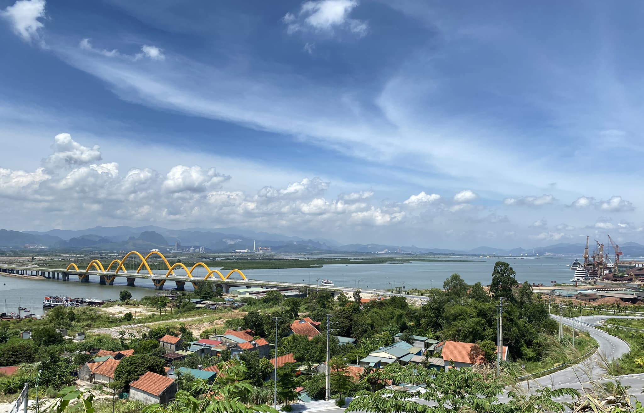 Tranh chấp về Tặng cho nhà ở xác lập trước ngày 01/07/1991 có người Việt Nam định cư ở nước ngoài tham gia.